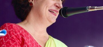 Kozhikode: Congress General Secretary Priyanka Gandhi addresses an election rally ahead of Wayanad by-polls elections at Thiruvambadi in Kozhikode, Wayanad, on Tuesday, November 05, 2024. (Photo: IANS)