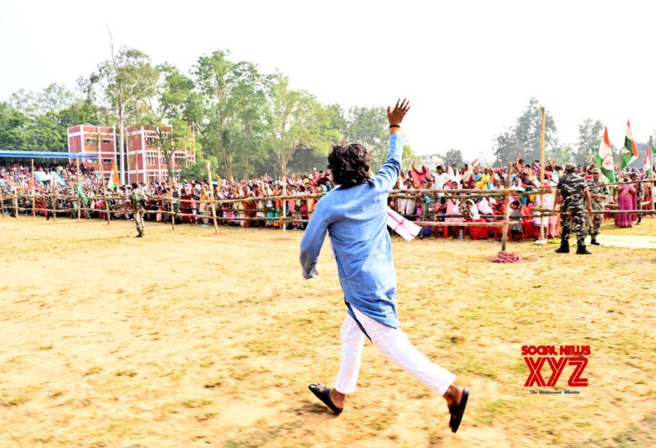 Jharkhand: El presidente del JMM y el ministro principal de Jharkhand, Hemant Soren, llegan para participar en la campaña electoral #Galería