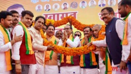 Sheopur: Union Minister Shivraj Singh Chouhan being garlanded during an election rally in support of BJP candidate Ramniwas Rawat from Vijaypur constituency for the upcoming by-election, in Sheopur, on Wednesday, November 6, 2024. (Photo: IANS)