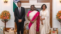 New Delhi: Dr Justice D.Y. Chandrachud, Chief Justice of India, along with his wife Kalpana Das, meets President Droupadi Murmu at Rashtrapati Bhavan in New Delhi  on Wednesday, November 6, 2024. (Photo: IANS)