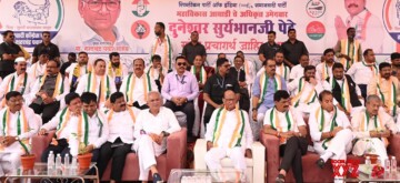 Nagpur: NCP (SP) supremo Sharad Pawar with Chhattisgarh Former CM Bhupesh Baghel during an election campaign in support of party candidate Duneshwar Suryabhanji Pethe for the Maharashtra Assembly elections in Nagpur on Thursday, November 7, 2024. (Photo: IANS)