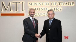 Singapore: External Affairs Minister S. Jaishankar meets Deputy Prime Minister & Minister for Trade and Industry Gan Kim Yong in Singapore on Friday November 08, 2024. (Photo: IANS)