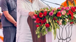 Gondia: Union Minister Nitin Gadkari addresses a public meeting in support of party candidate Vinod Agrawal ahead of the Maharashtra Assembly Elections in Gondia on Friday, November 8, 2024. (Photo: IANS)