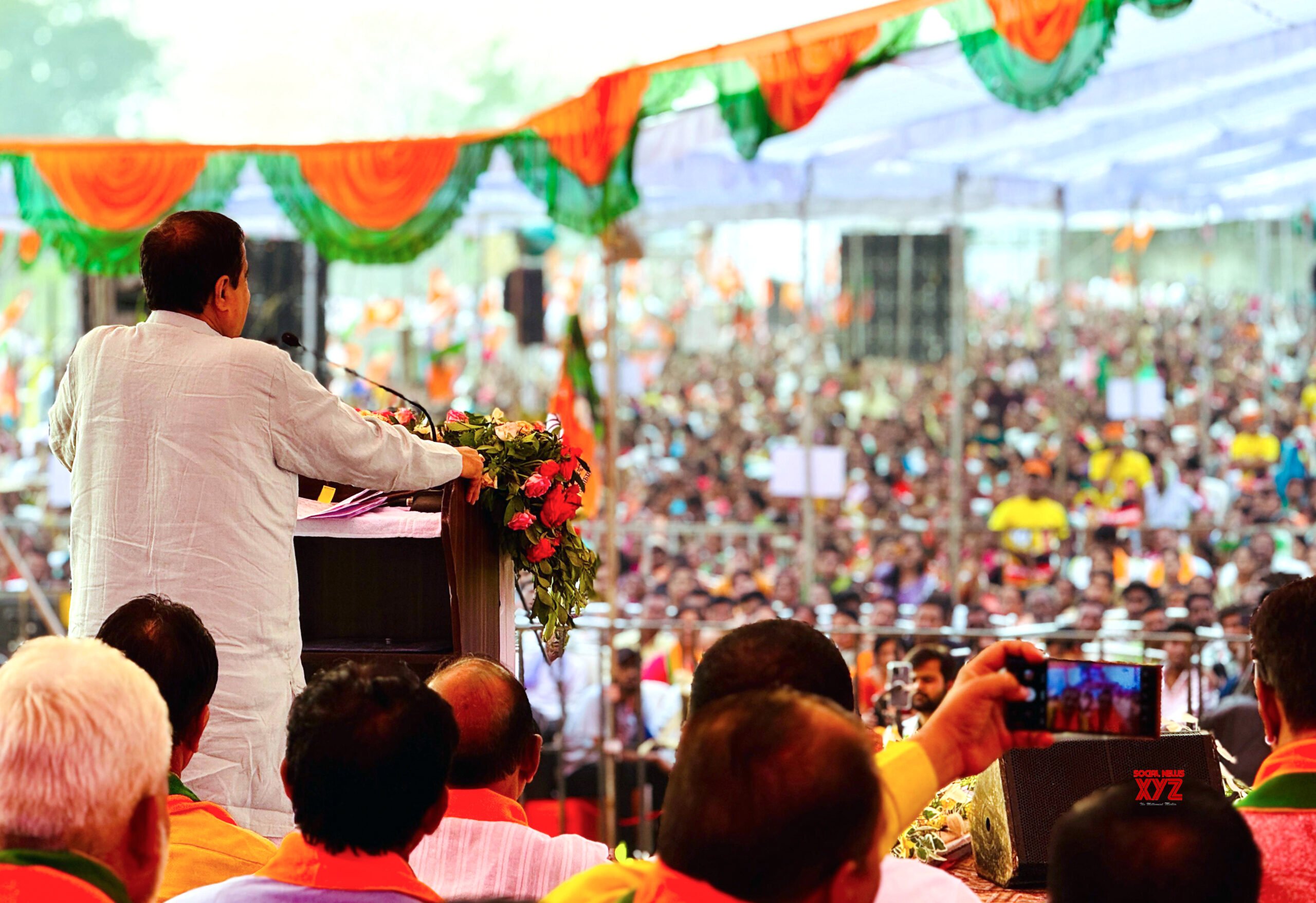 Gondia: Union Minister Nitin Gadkari addresses a public meeting in support of party candidate Vinod Agrawal - #Gallery