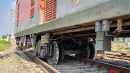 Howrah: Three coaches of the Secunderabad-Shalimar Superfast Express derailed near Nalpur, Howrah, on Saturday, November 9, 2024.(IANS)