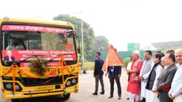 Jammu: Jammu and Kashmir Lieutenant Governor Manoj Sinha flags off the mobile 'Sanskrit Gurukul' of the Shri Kailakh Jyotish and Vedic Sansthan Trust from Raj Bhawan in Jammu on Sunday, November 10, 2024. (Photo: IANS)