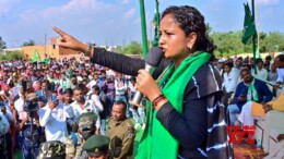 East Singhbhum: Jharkhand Mukti Morcha (JMM) candidate Kalpana Murmu Soren addresses an election campaign ahead of the Jharkhand Assembly elections in the Potka assembly constituency of Jharkhand on Sunday November 10, 2024. (Photo: IANS)