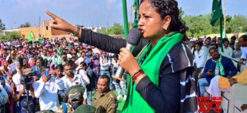 East Singhbhum: Jharkhand Mukti Morcha (JMM) candidate Kalpana Murmu Soren addresses an election campaign ahead of the Jharkhand Assembly elections in the Potka assembly constituency of Jharkhand on Sunday November 10, 2024. (Photo: IANS)