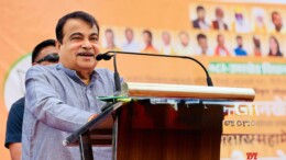 Yavatmal: Union Minister Nitin Gadkari addresses a public meeting in support of BJP-Mahayuti Kisanrao Wankhede from the Umarkhed Assembly Constituency in Yavatmal district of Maharashtra on Sunday November 10, 2024. (Photo: IANS)