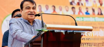 Yavatmal: Union Minister Nitin Gadkari addresses a public meeting in support of BJP-Mahayuti Kisanrao Wankhede from the Umarkhed Assembly Constituency in Yavatmal district of Maharashtra on Sunday November 10, 2024. (Photo: IANS)