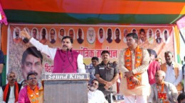 Deoghar: Madhya Pradesh Chief Minister Mohan Yadav addresses a public meeting in support of BJP candidate Randhir Kumar Singh from Sarath Assembly Constituency ahead of Jharkhand assembly election at Phulchua ground in Deoghar district of Jharkhand on Sunday November 10, 2024. (Photo: IANS)