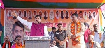 Deoghar: Madhya Pradesh Chief Minister Mohan Yadav addresses a public meeting in support of BJP candidate Randhir Kumar Singh from Sarath Assembly Constituency ahead of Jharkhand assembly election at Phulchua ground in Deoghar district of Jharkhand on Sunday November 10, 2024. (Photo: IANS)