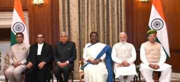 New Delhi: President Droupadi Murmu in a group photograph with Prime Minister Narendra Modi, Vice President Jagdeep Dhankhar, Union Minister Arjun Ram Meghwal, Former Chief Justice of India, Justice D.Y. Chandrachud, and Chief Justice of India, Justice Sanjiv Khanna, at a swearing-in ceremony at Rashtrapati Bhavan in New Delhi on Monday, November 11, 2024. (Photo: IANS)