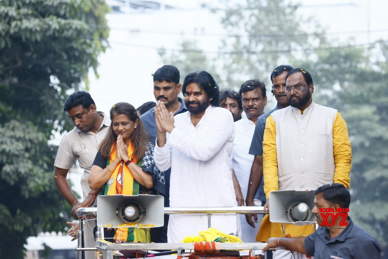 Latur: El viceministro principal de Andhra Pradesh, Pawan Kalyan, en el Roadshow - #Gallery