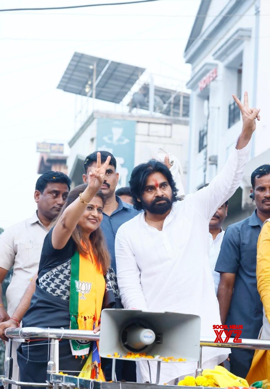 Latur: El viceministro principal de Andhra Pradesh, Pawan Kalyan, en el Roadshow - #Gallery