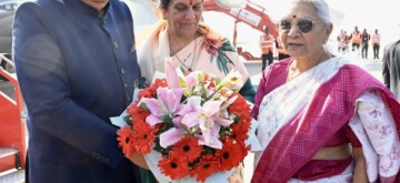 Lucknow: Vice President Jagdeep Dhankar being welcomed by Governor of Uttar Pradesh Anandiben Patel on his arrival in Lucknow, Uttar Pradesh, on Friday, January 24, 2025. (Photo: IANS)